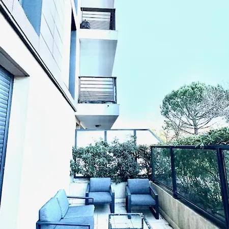 T2 With Terrace In Fréjus